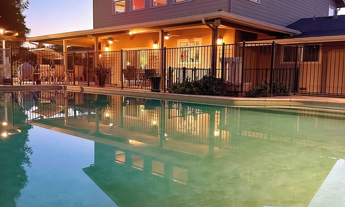Visalia Other | Luxury Orchard Estate Retreat – Private Wings Fast Wi-Fi Convenient Location