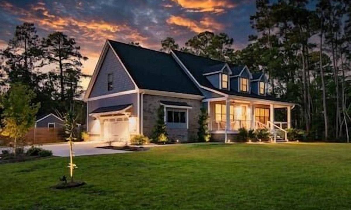 Hampstead House | Luxury Stay Near Beach & Wilmington - Private Pool, Hot Tub & Secret Room!