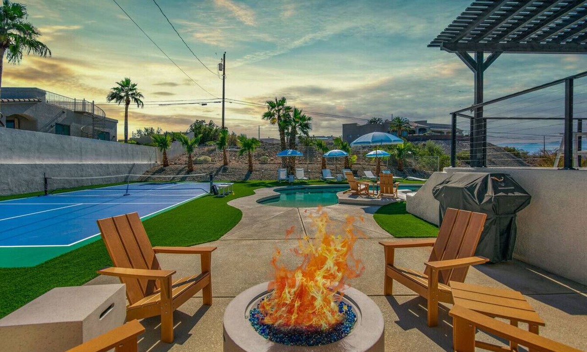 Lake Havasu City Apartment | Luxury Tropical Playhouse 2.0 | Golf | Pickleball
