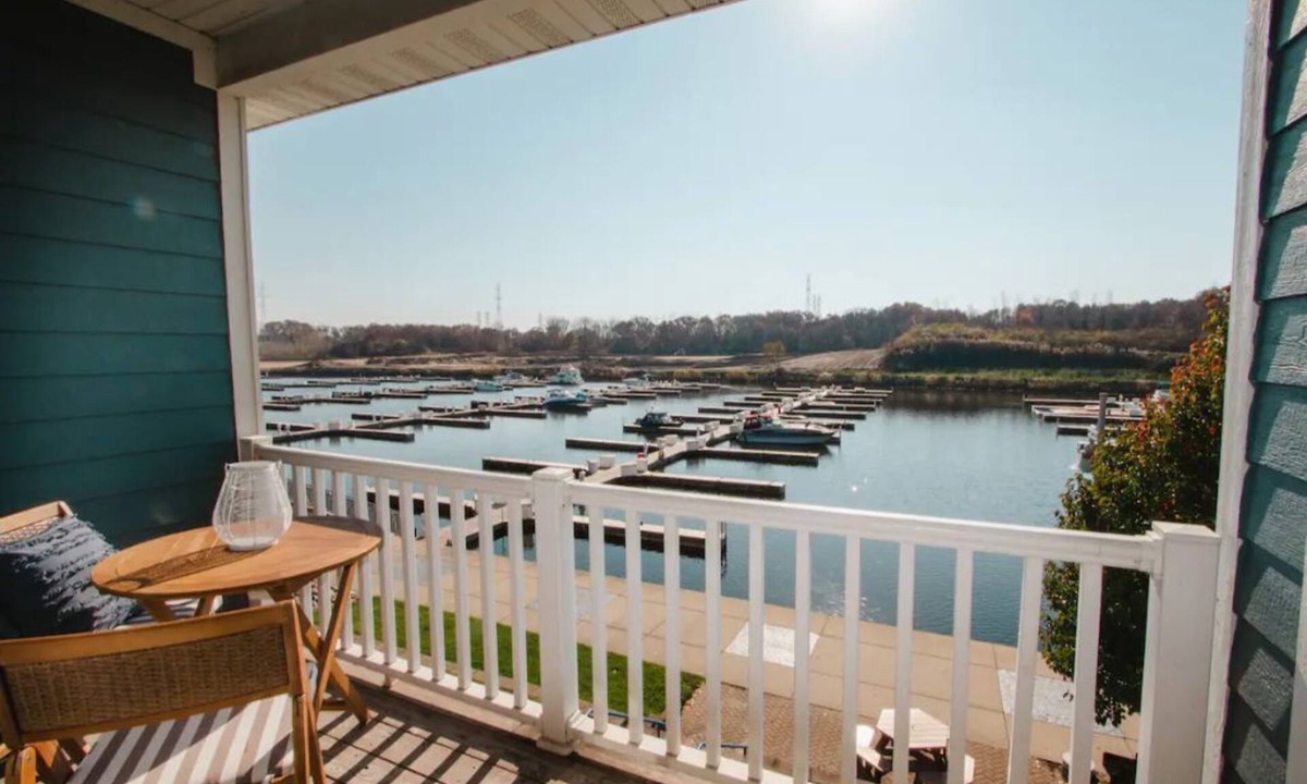 Portage Condo | Luxury Waterfront 2 Bedroom Condo by Lake Michigan