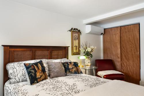 Boundary County House | MacArthur Lakefront Sunroom Sleeps 6