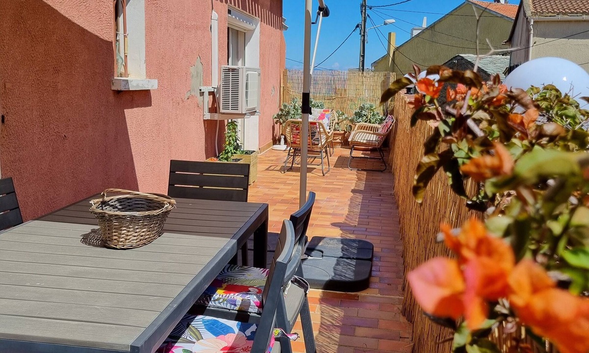 Macinaggio Apartment | Macinaggio apartment 100m2, 2 terraces, 3 bedrooms close to shops and sea.