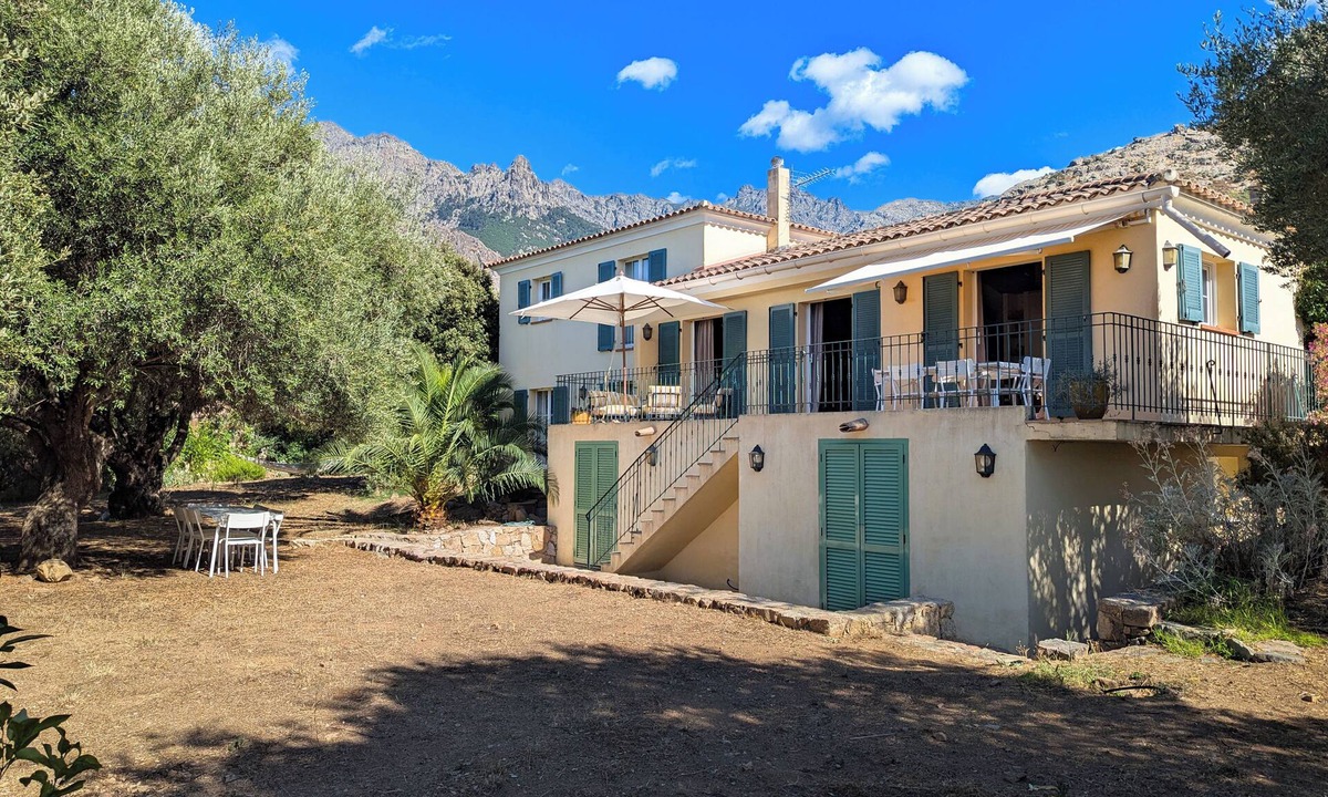 Calenzana Villa | Magnificent villa between sea and mountains