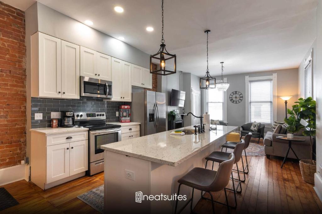 Covington Apartment | Main Street 2BR, Walk to Bars, Stadiums, Downtown