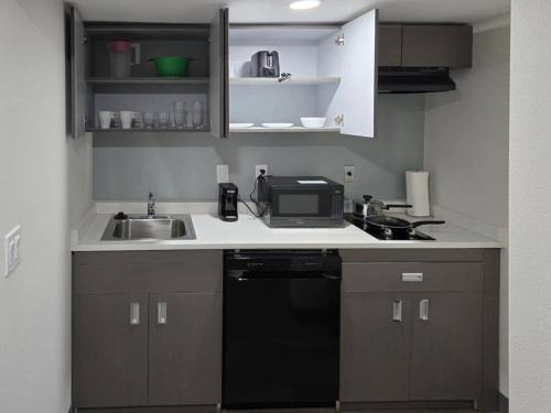Prince George Hotel | MainStay Suites Prince George - Fort Lee