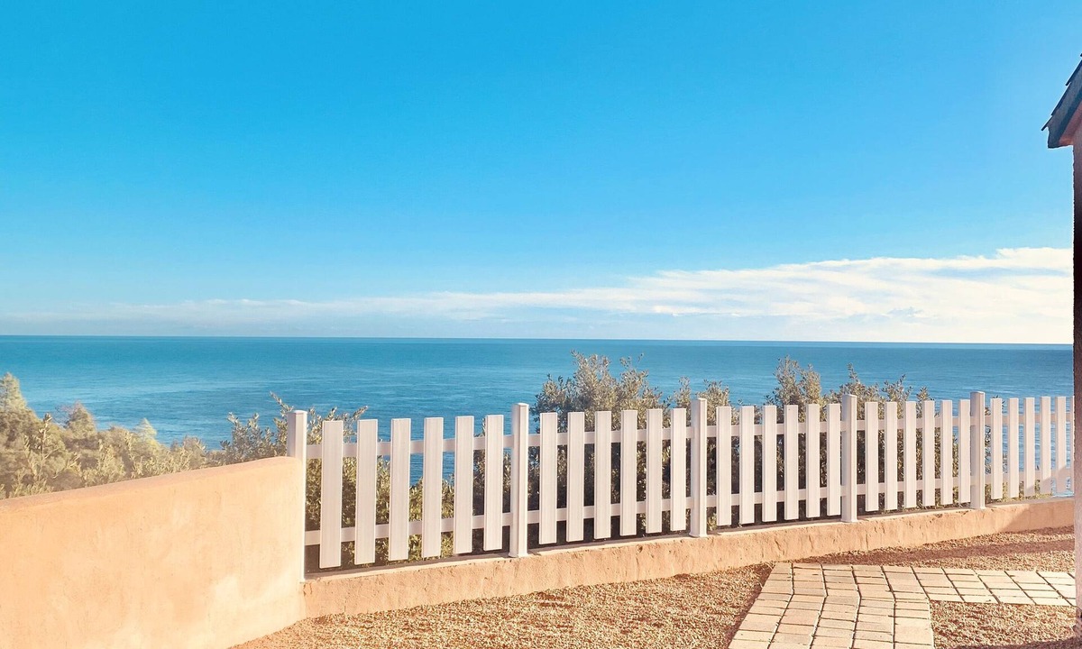 Sari-Solenzara House | Maison Spacieuse et Sereine Avec vue Imprenable sur la mer