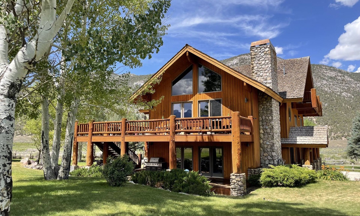 Ely House | Majestic lodge in the heart of Nevada's Great Basin