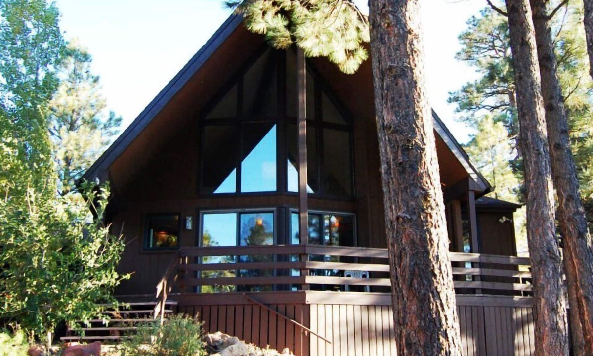 Flagstaff Cabin | Majestic Mountain Chalet with Deck and Hot Tub