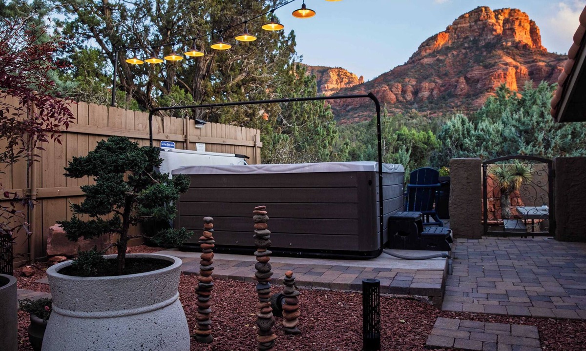 Sedona House | Mammoth Rock Lodge-New Family Home REMODELED, 2 Hot Tubs & Game Room