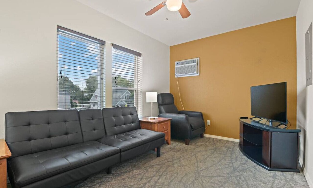 West Central Apartment | Maple Manor City Scene