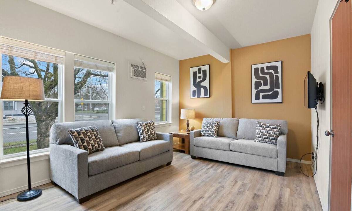 West Central Apartment | Maple Manor Urban Retreat