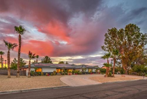 Enterprise House | Mardon 4000sf Pool Villa with Sauna Theater