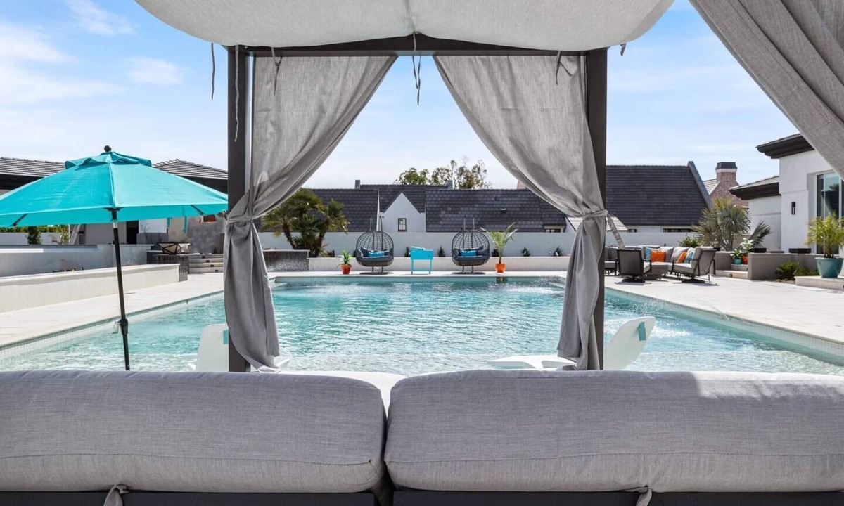 Arcadia Manors House | Massive Luxury resort Home minutes from old town!