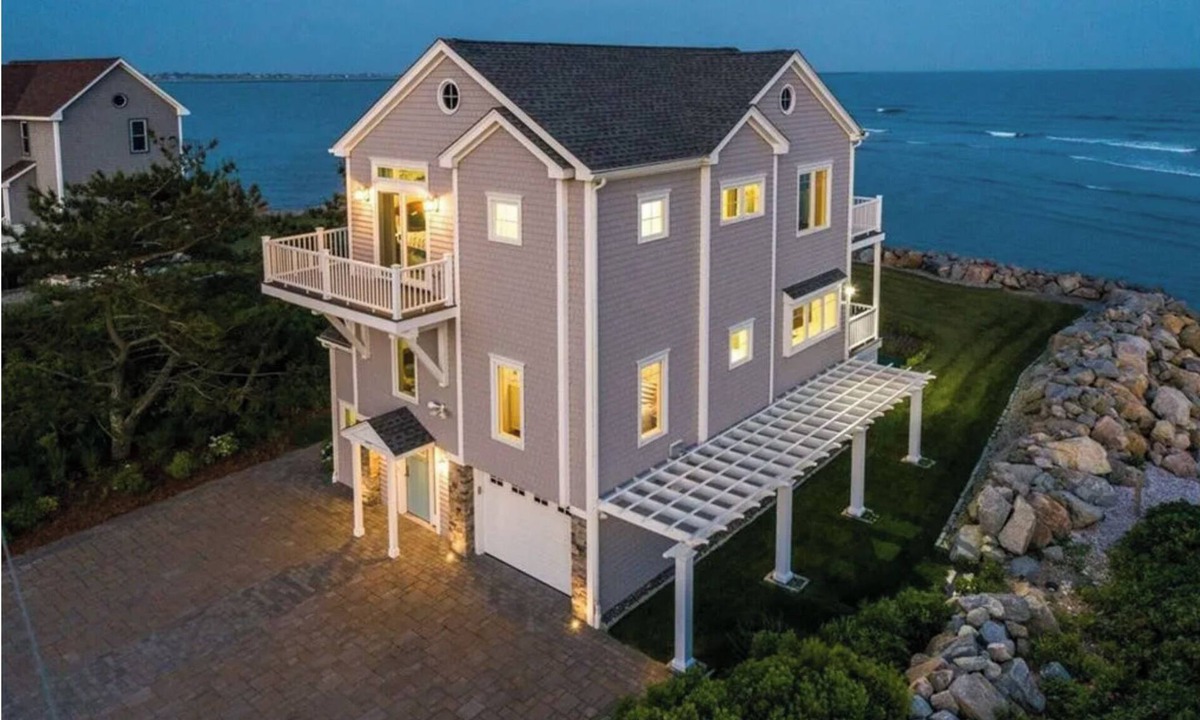 Matunuck House | Matunuck Beach Front 4 Bedroom, 3.5 Bathroom.