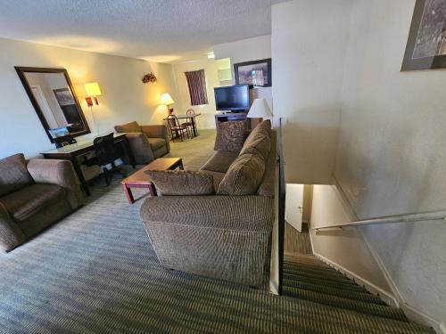Williamsburg Hotel | Merrimac Inn and Suite