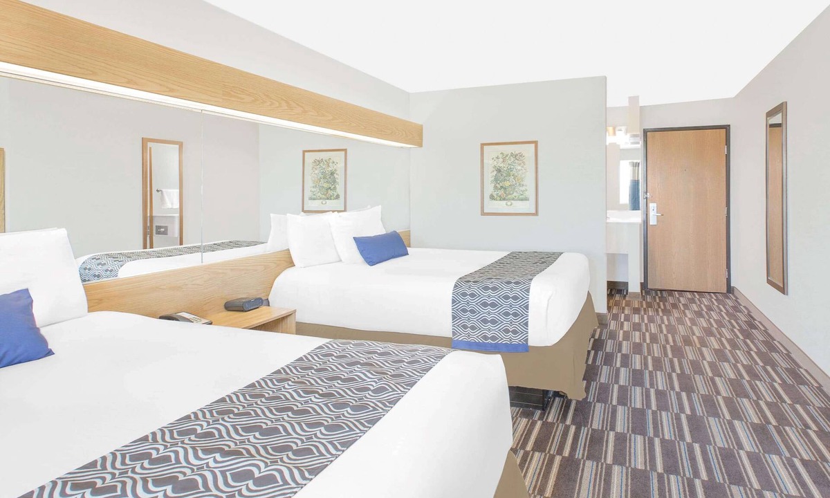 Ames Hotel | Microtel Inn & Suites by Wyndham Ames