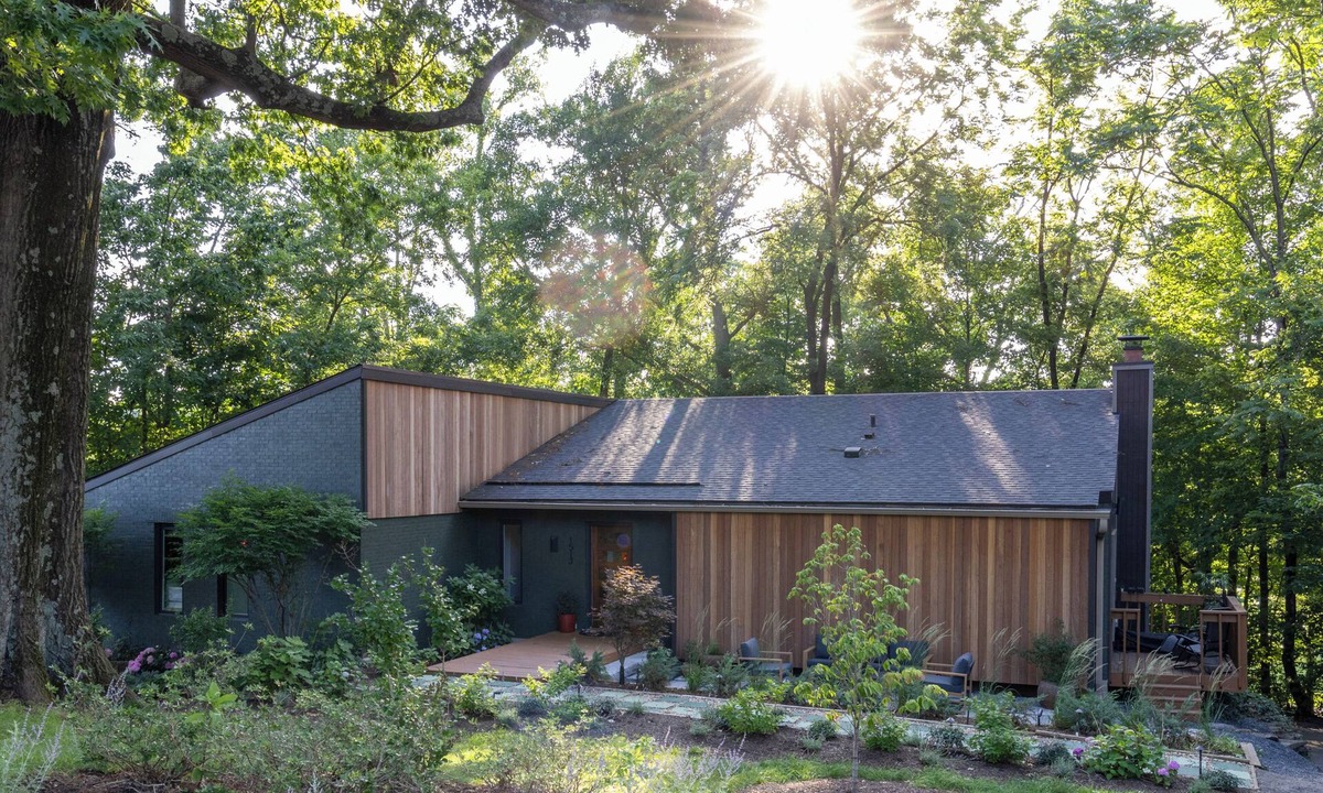 Buechel House | Mid-Century Modern Retreat in the Louisville Highlands on the Park.