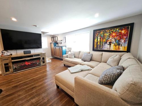 Newport East Apartment | Middletown Modern Townhouse w/Private Fenced Yard - RIBryan Properties