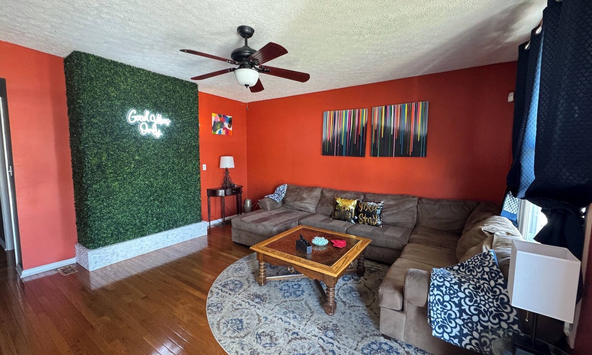 Schnitzelburg House | Minutes from Churchill Downs & Downtown Lou!