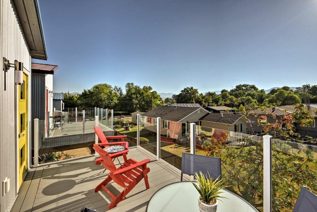 Franklin to the Fort House | Missoula Getaway w/Balcony, 2 Mi to Downtown!