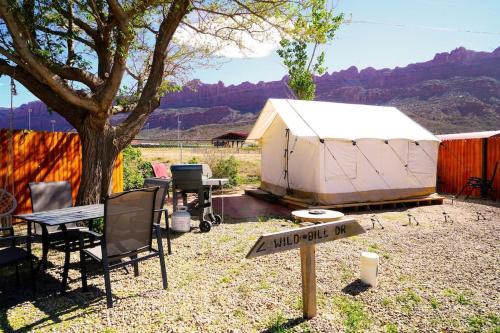 Moab South Valley House | Moab Glamping Setup Tent in RV Park #6 OK-T6