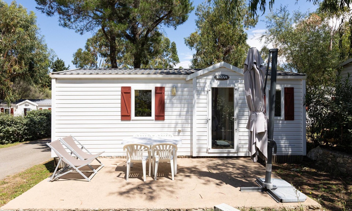 Palasca House | Mobile Home “Village Camping De L'ostriconi 18” with Mountain View, Shared Pool & Wi-Fi