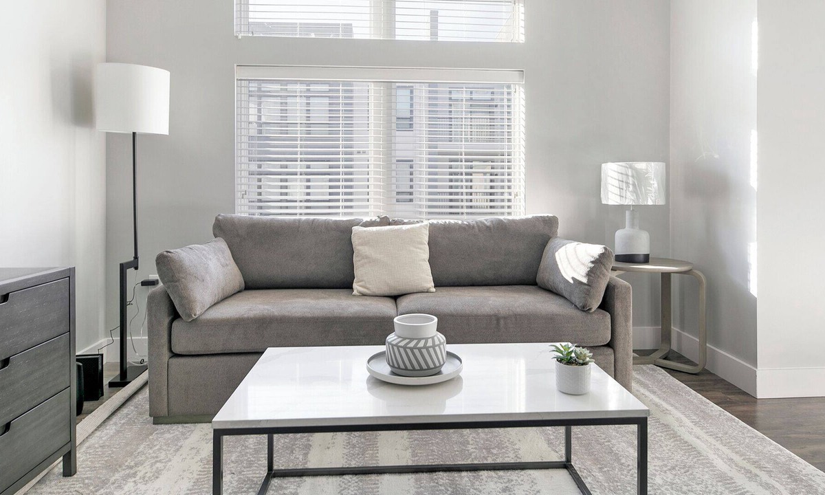 Roselawn Finance Apartment | Modern Apartment in Prime Location (ID1255X864)