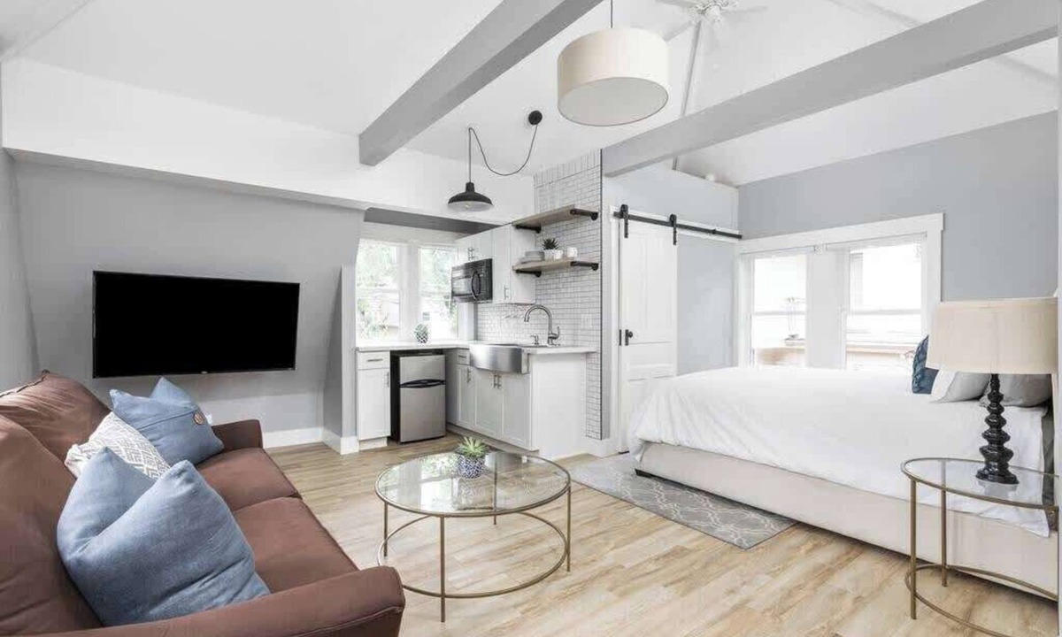 Mapleton/Fall Creek House | Modern Carriage House | Prime Location Parking