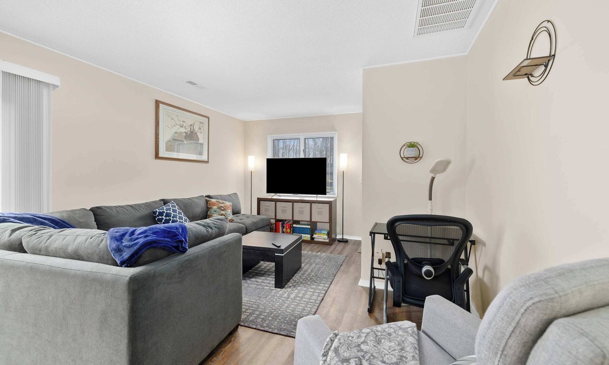 Fort Wayne Apartment | Modern Condo Near Zoo with Free Garage Parking