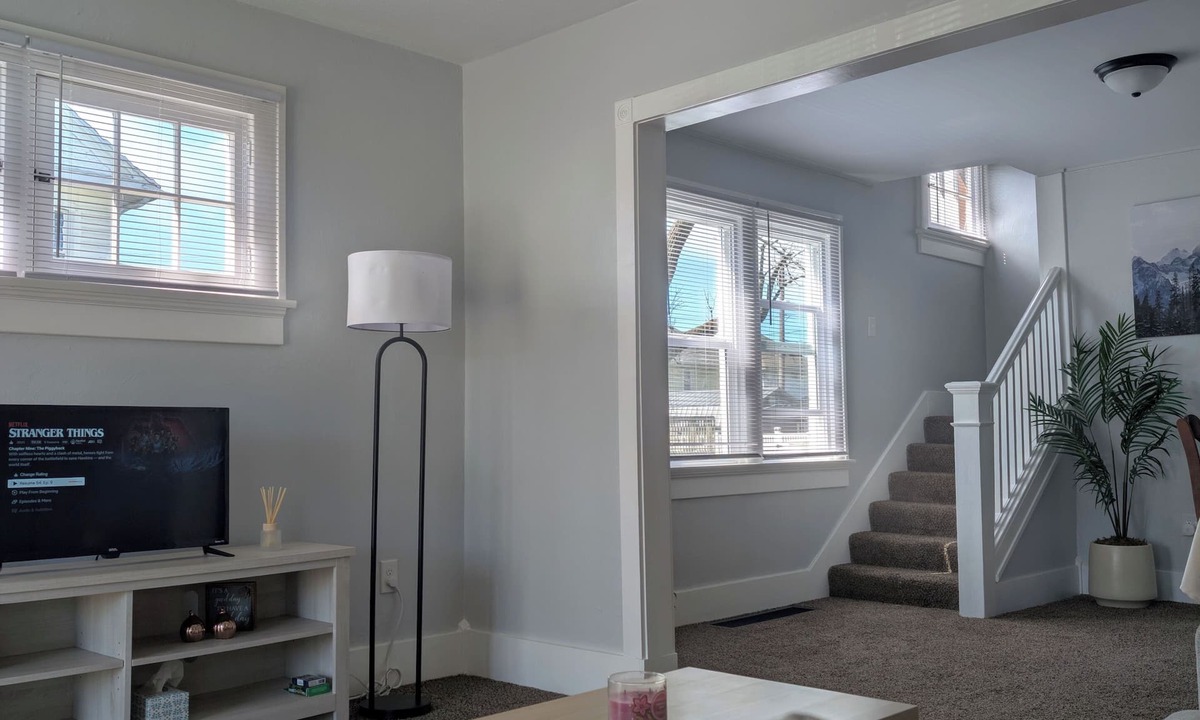 Dayton House | Modern Cozy Home, Free Parking, Near Downtown