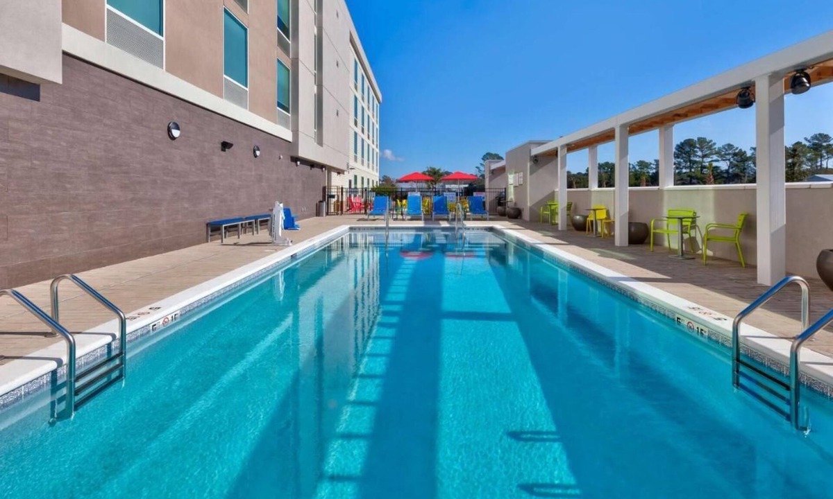 Wilmington Hotel | Modern Elegance! 2 Pet-Friendly Units, Outdoor Pool, Free Breakfast and Parking!