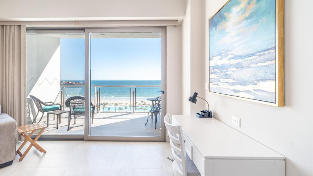 Bella Vista House | Modern Elegance Meets the Sea of Cortez at This Premier Destination
