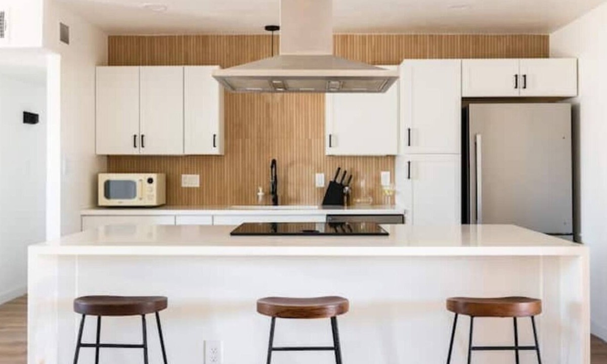 Village Grove House | Modern Entertainment in The Heart Of Scottsdale