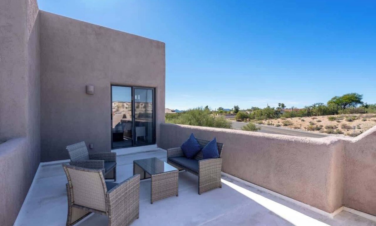 Casas Adobes Condo | Modern Foothills Summer Retreat | Mtn Views & Pool