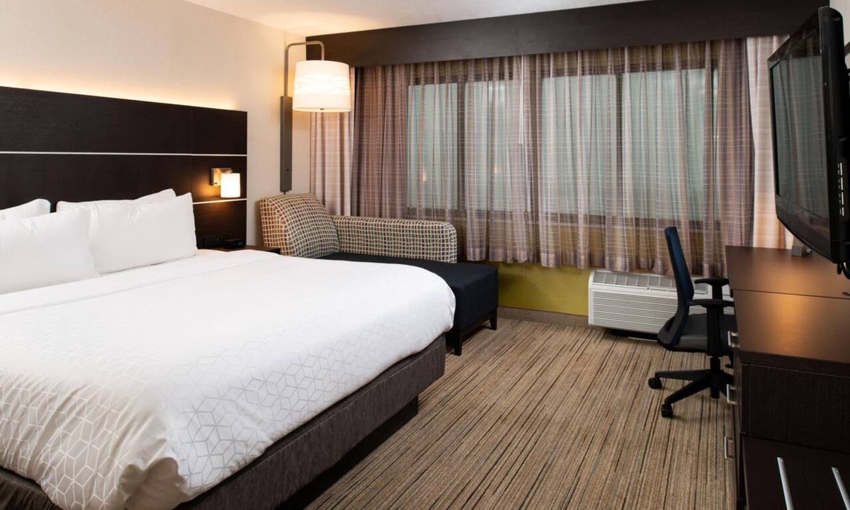 Dent Hotel | Modern Guest Room w/Spacious Layout + Relaxing Bathtub for a Comfortable Stay