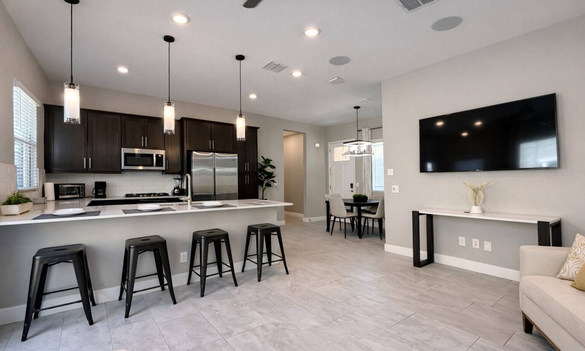 South Mountain House | Modern Guesthome in Gated Community - Near Airport