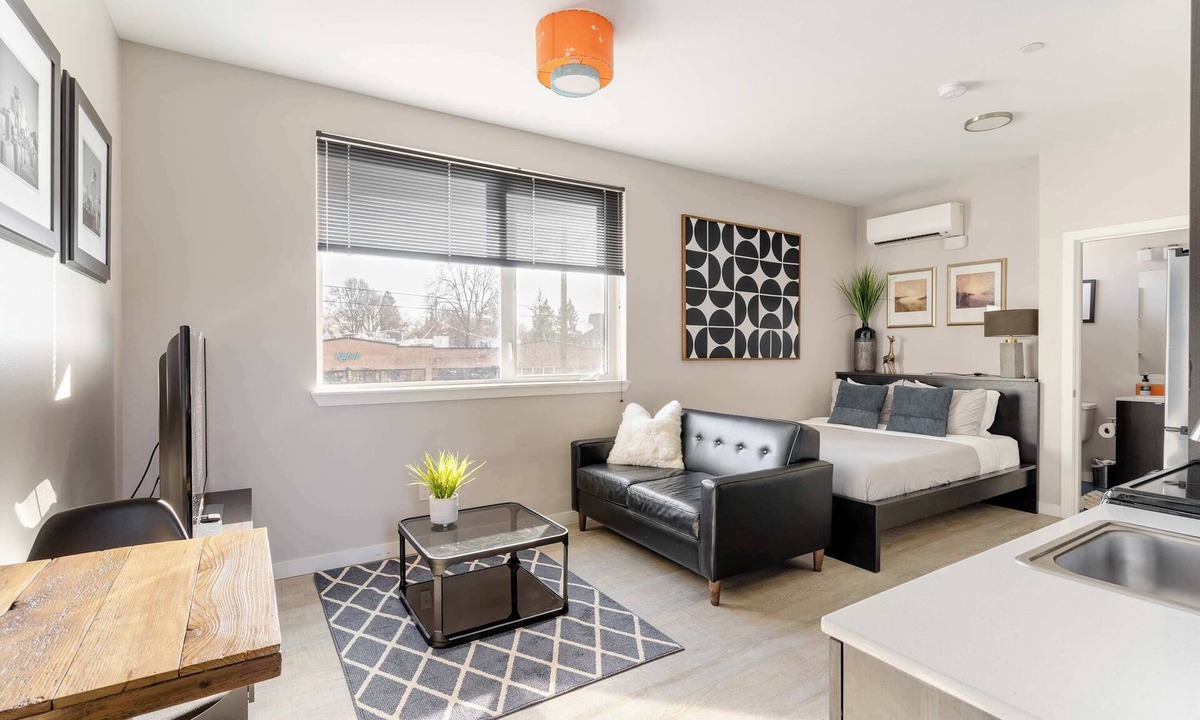 Belmont Apartment | Modern Hawthorne 1BR - Food Carts & Local Shops