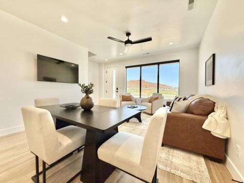Kanab House | Modern Luxury Townhome near Zion and Bryce Canyon