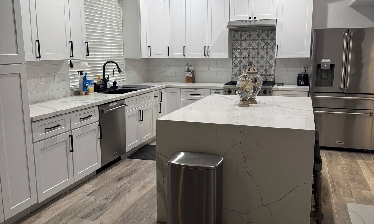 East Mesa House | Modern Luxury Townhouse – 3-Suite Retreat