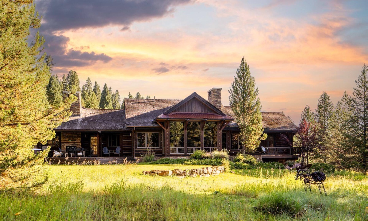 Spanish Peaks House | Modern Mountain Home! Outdoor Fireplace, Near Ousel Falls Park!