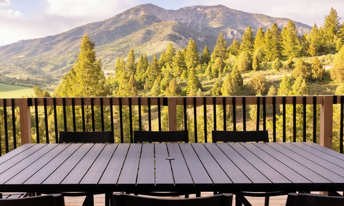 Irwin Cabin | Modern Mountainside Cabin with Hot Tub + Views