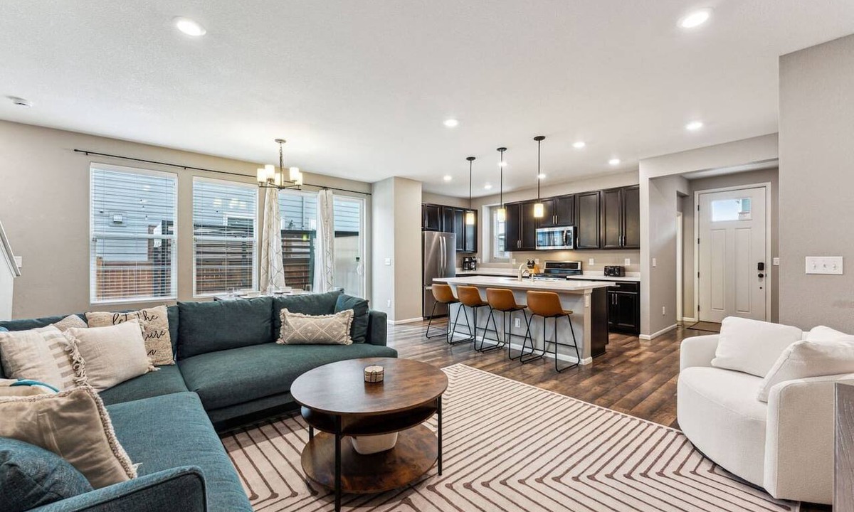 Stapleton House | Modern Spacious TownHome in Central Park