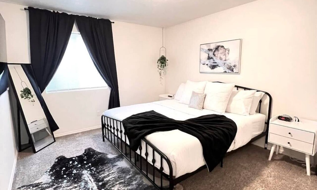 Spokane Valley Apartment | Modern & Stylish, King bed, WiFi