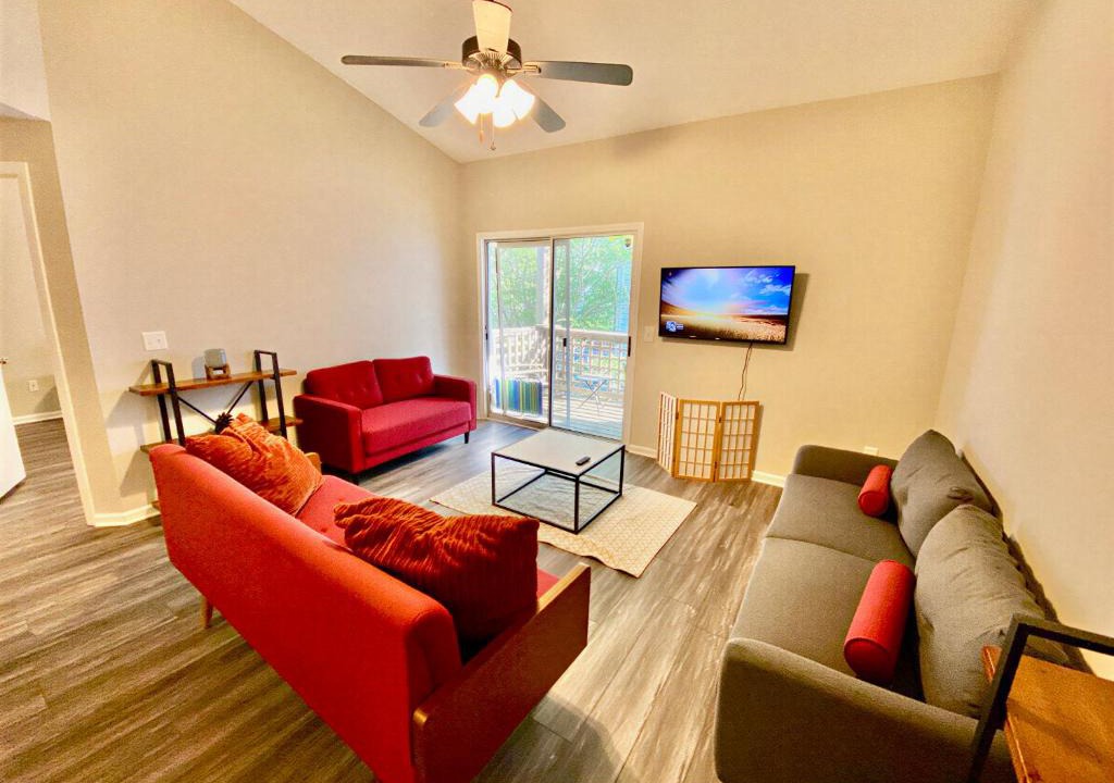 Wilmington Apartment | Modern Top-Floor Loft-Pool, Balcony & Garden View!