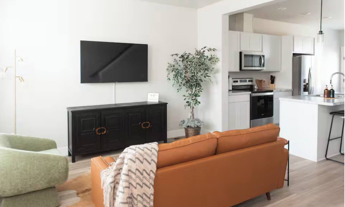 Billings House | Modern Two Bedroom Townhouse with garage