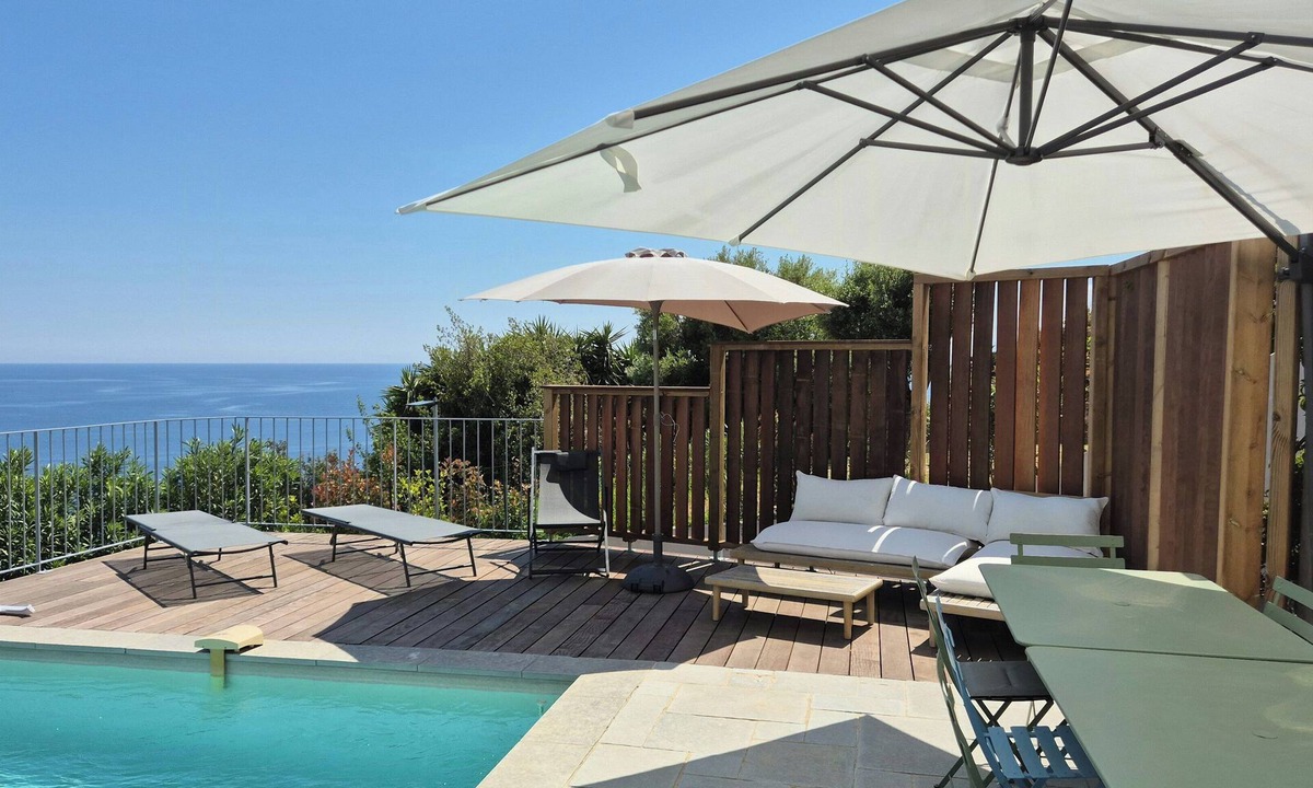 Mausoleo House | Modern villa with sea view in Erbalunga