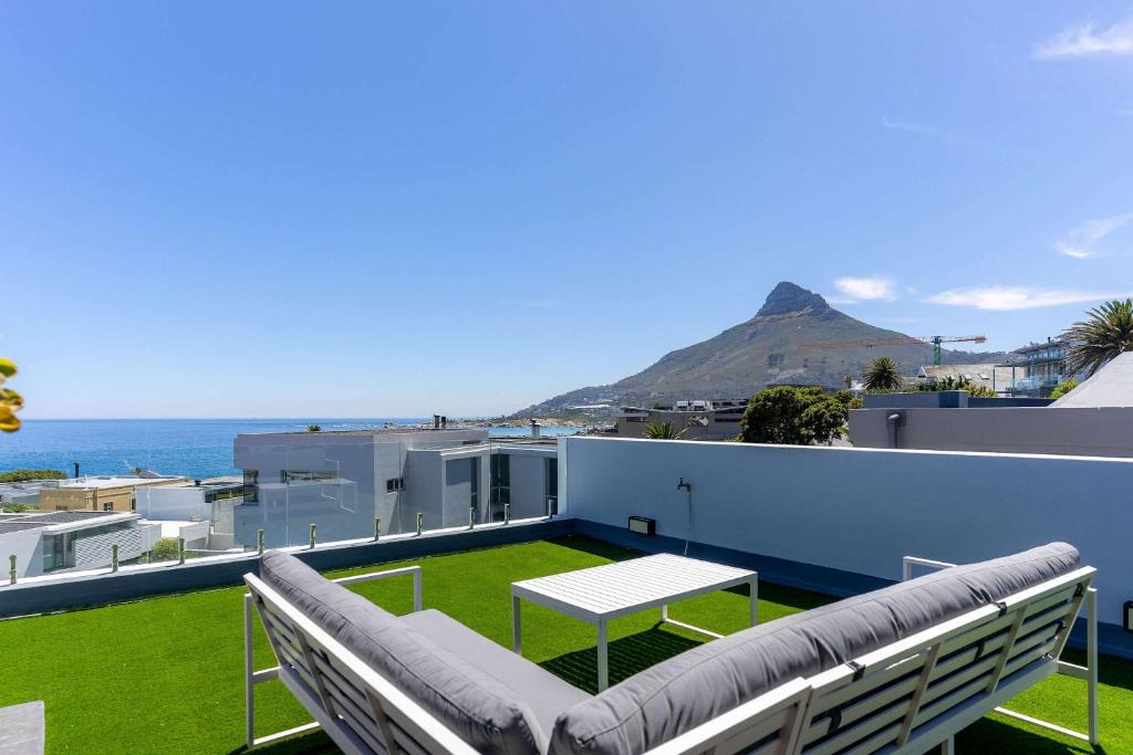 Houghton House | Montanha - Camps Bay villa 3 mins from Beta beach