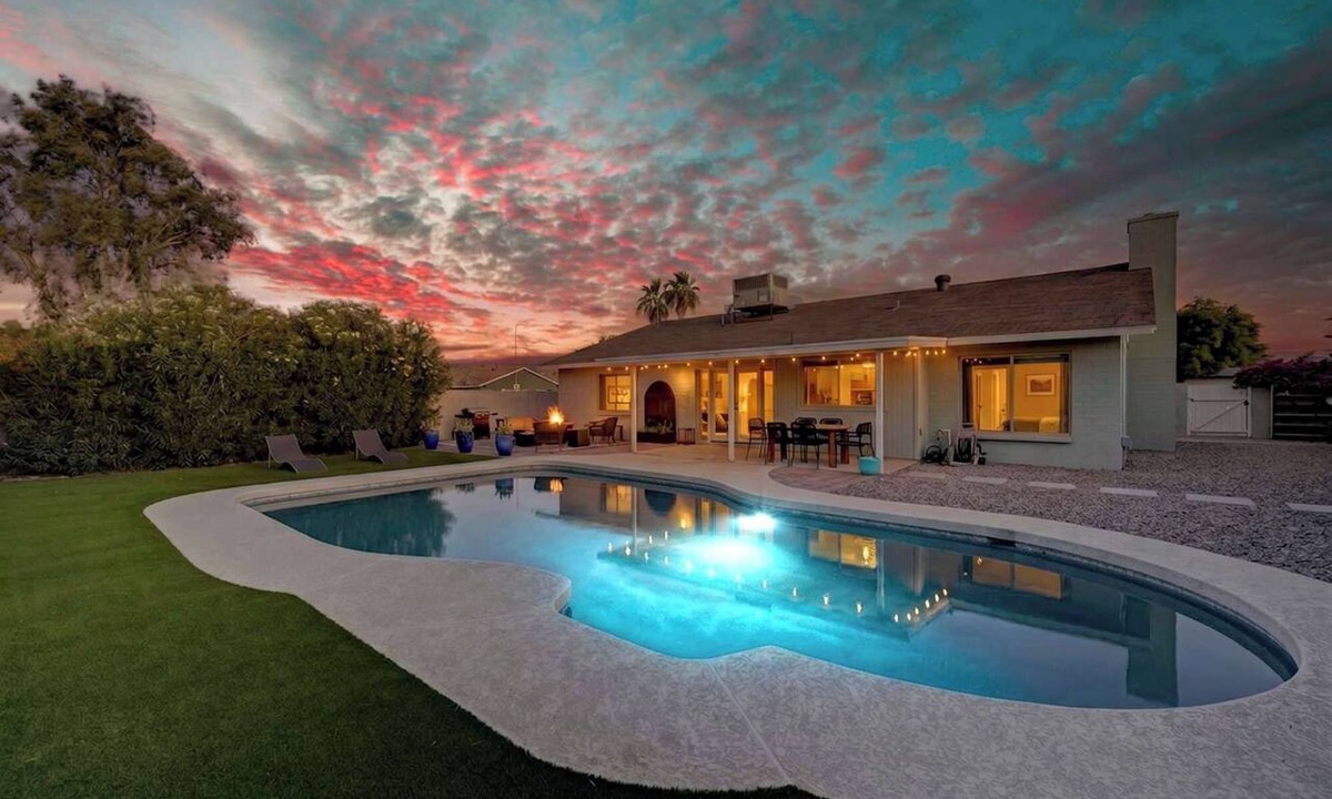 North Mountain House | Moon Valley Golf | Heated Pool, Sleeps 8, Firepit