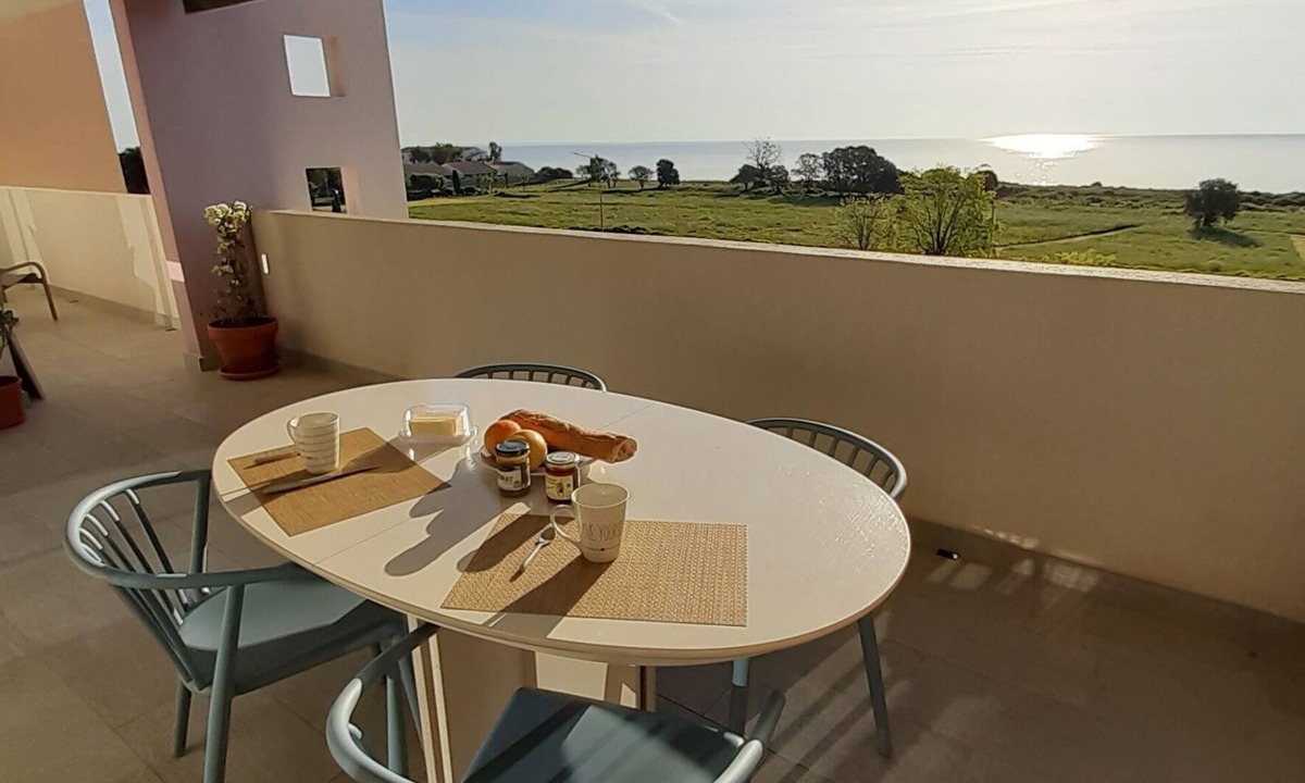 Moriani-Plage Apartment | Moriani Plage Splendide vue mer bel Appartement à 150 m de la Plage de Padulella