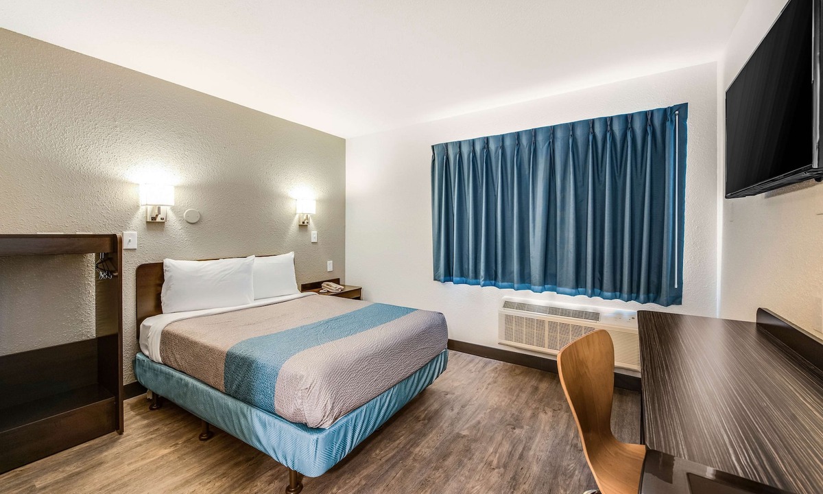 Fort Wayne Hotel | Motel 6 Fort Wayne, IN